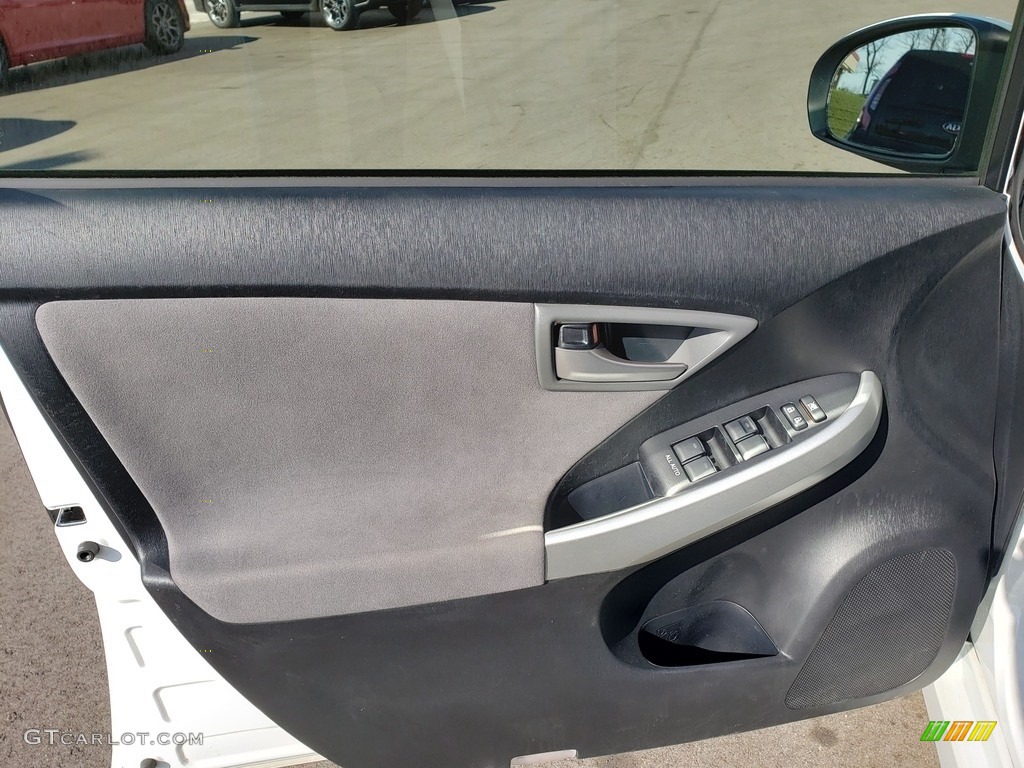 2015 Prius Two Hybrid - Blizzard Pearl / Dark Gray photo #4