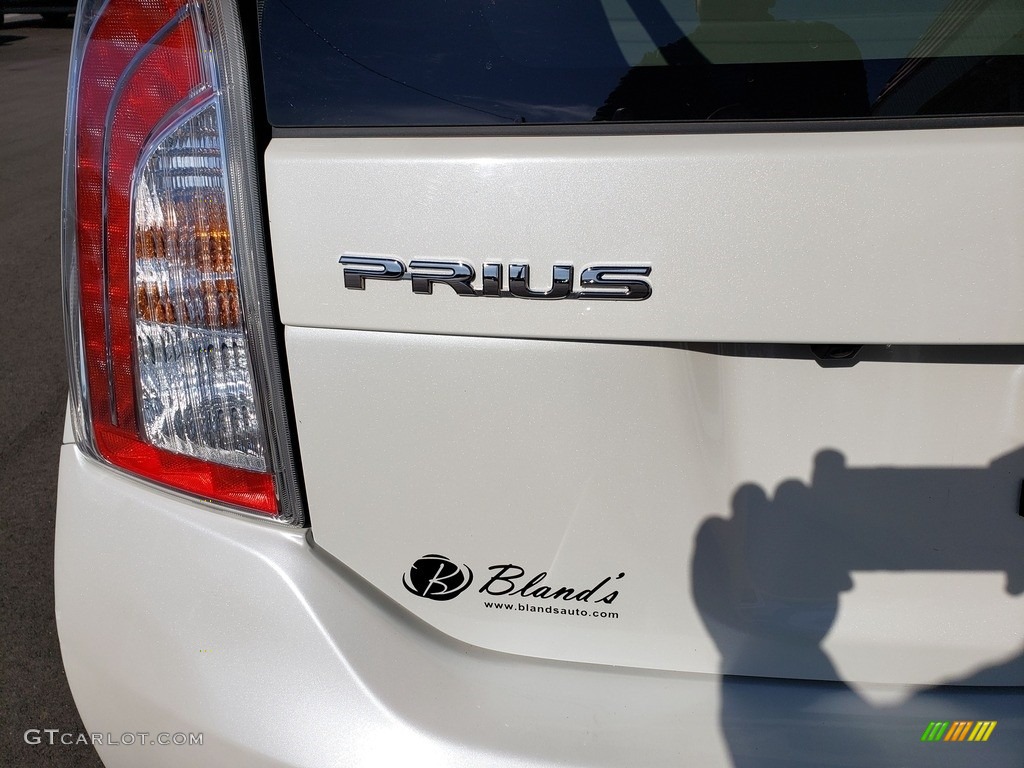 2015 Prius Two Hybrid - Blizzard Pearl / Dark Gray photo #35