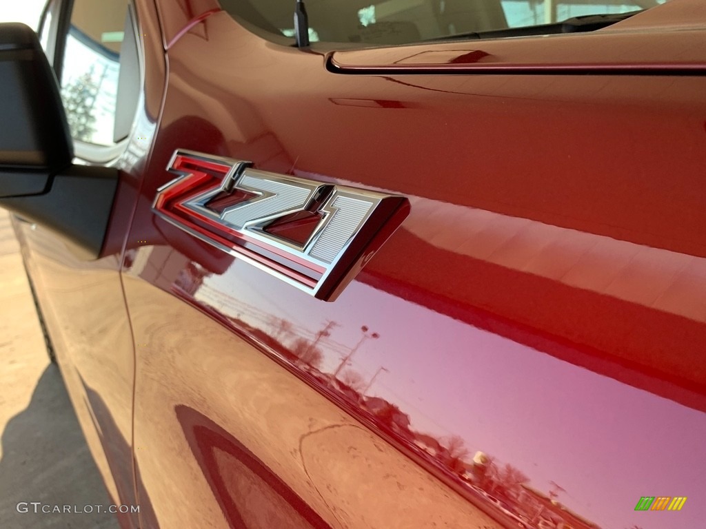 2019 Chevrolet Silverado 1500 Custom Z71 Trail Boss Crew Cab 4WD Marks and Logos Photo #132679118