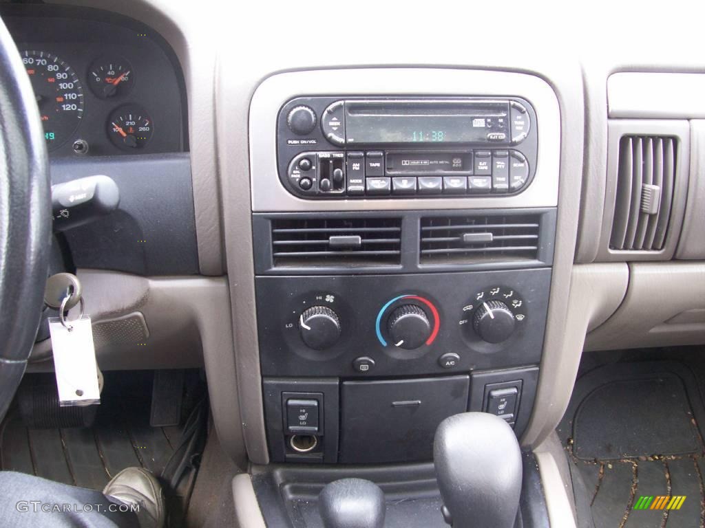 2002 Grand Cherokee Laredo 4x4 - Stone White / Sandstone photo #26