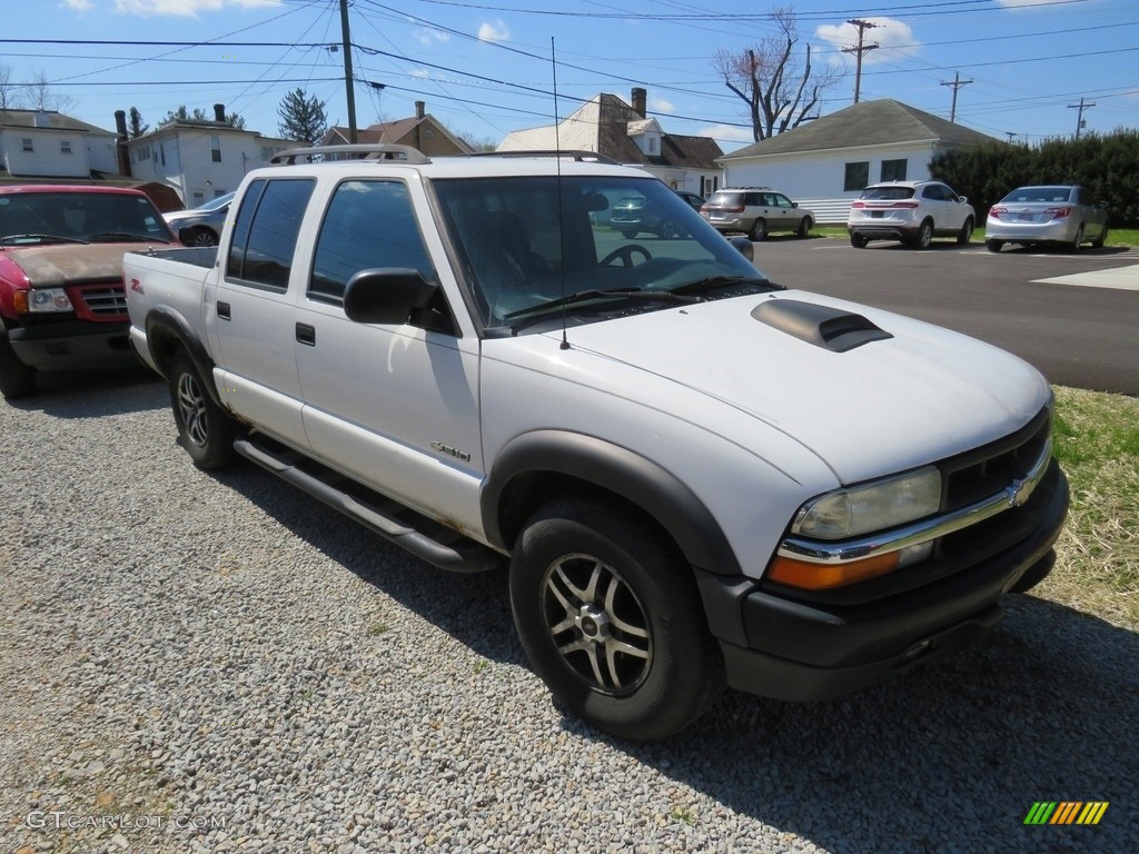 2004 S10 LS Crew Cab 4x4 - Summit White / Graphite photo #3