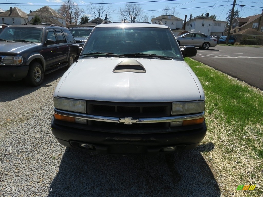 2004 S10 LS Crew Cab 4x4 - Summit White / Graphite photo #4