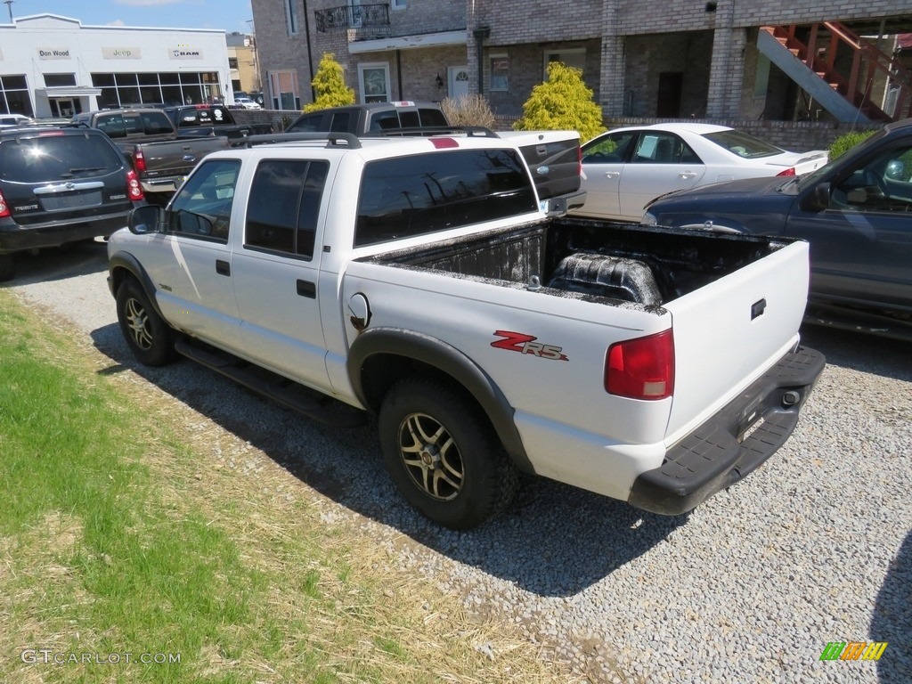 2004 S10 LS Crew Cab 4x4 - Summit White / Graphite photo #8