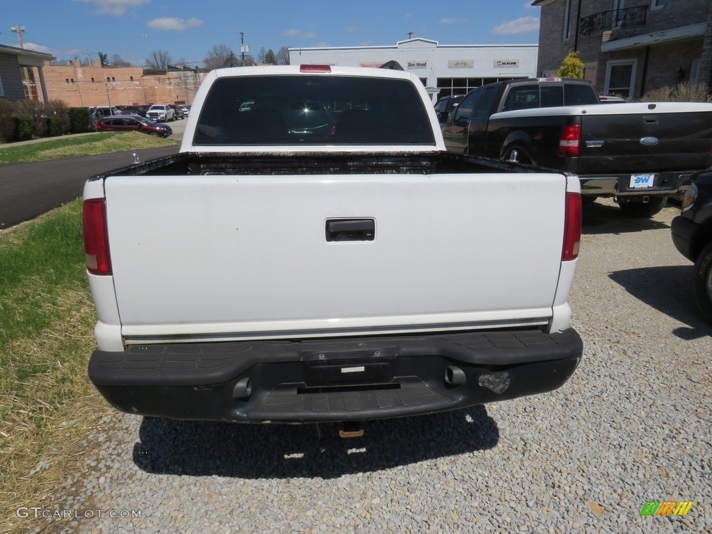 2004 S10 LS Crew Cab 4x4 - Summit White / Graphite photo #9