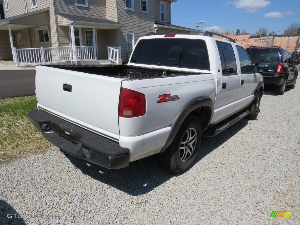 2004 S10 LS Crew Cab 4x4 - Summit White / Graphite photo #11