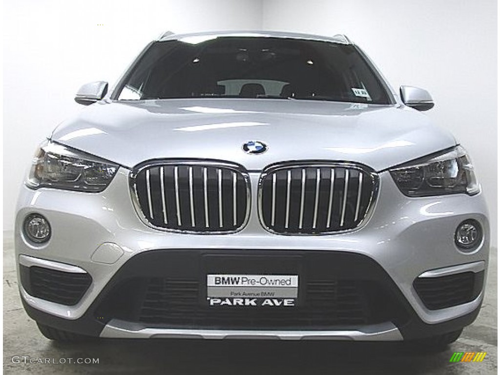 2018 X1 xDrive28i - Glacier Silver Metallic / Black photo #5