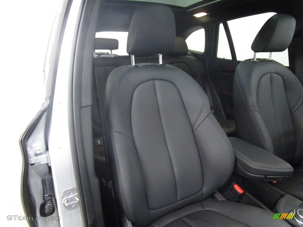 2018 X1 xDrive28i - Glacier Silver Metallic / Black photo #13