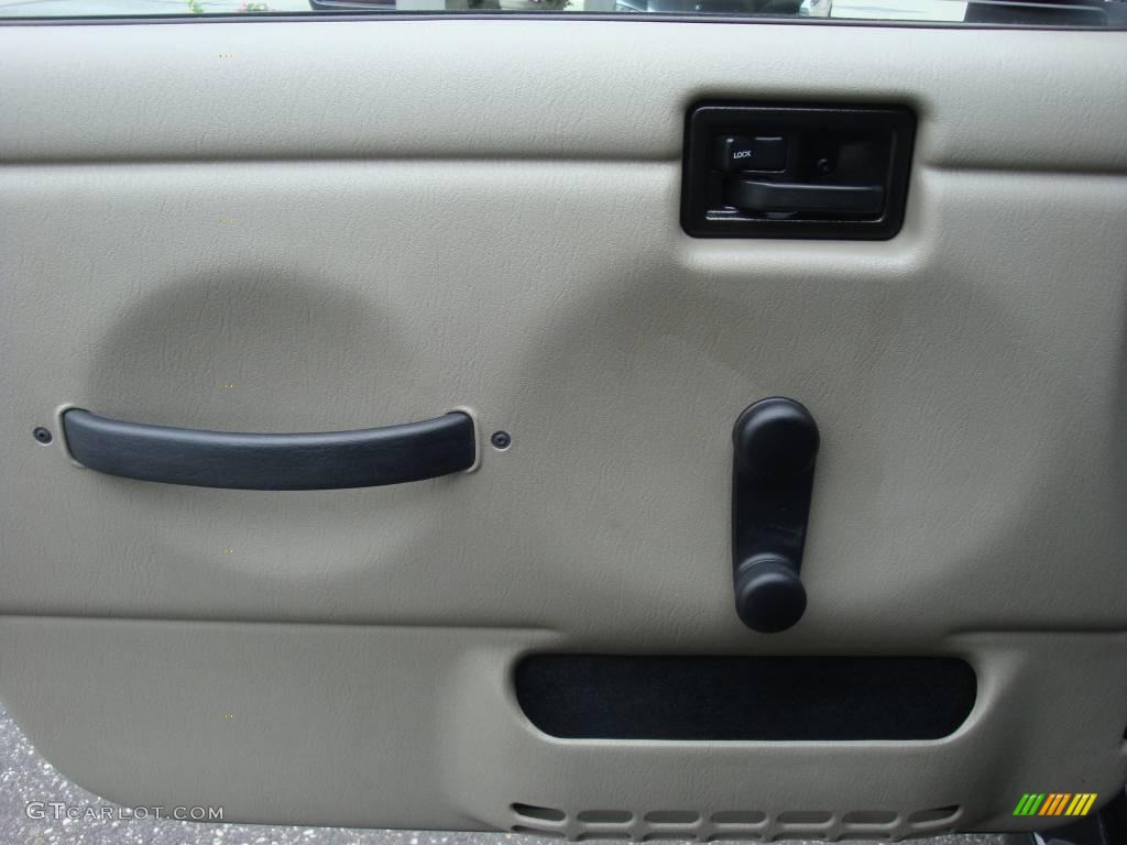 2004 Wrangler Sahara 4x4 - Black / Khaki photo #10