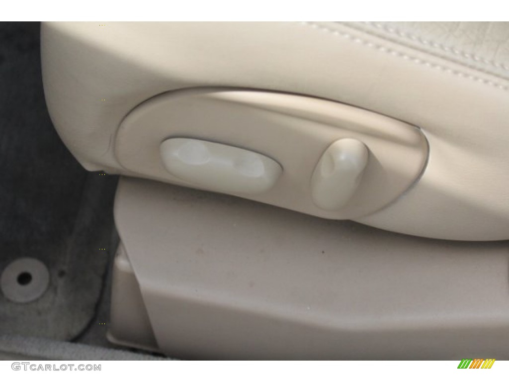 2007 SRX V6 - White Diamond / Cashmere photo #11