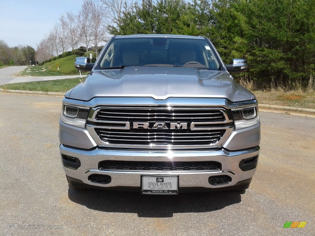 2019 1500 Laramie Crew Cab 4x4 - Billett Silver Metallic / Mountain Brown/Light Frost Beige photo #3