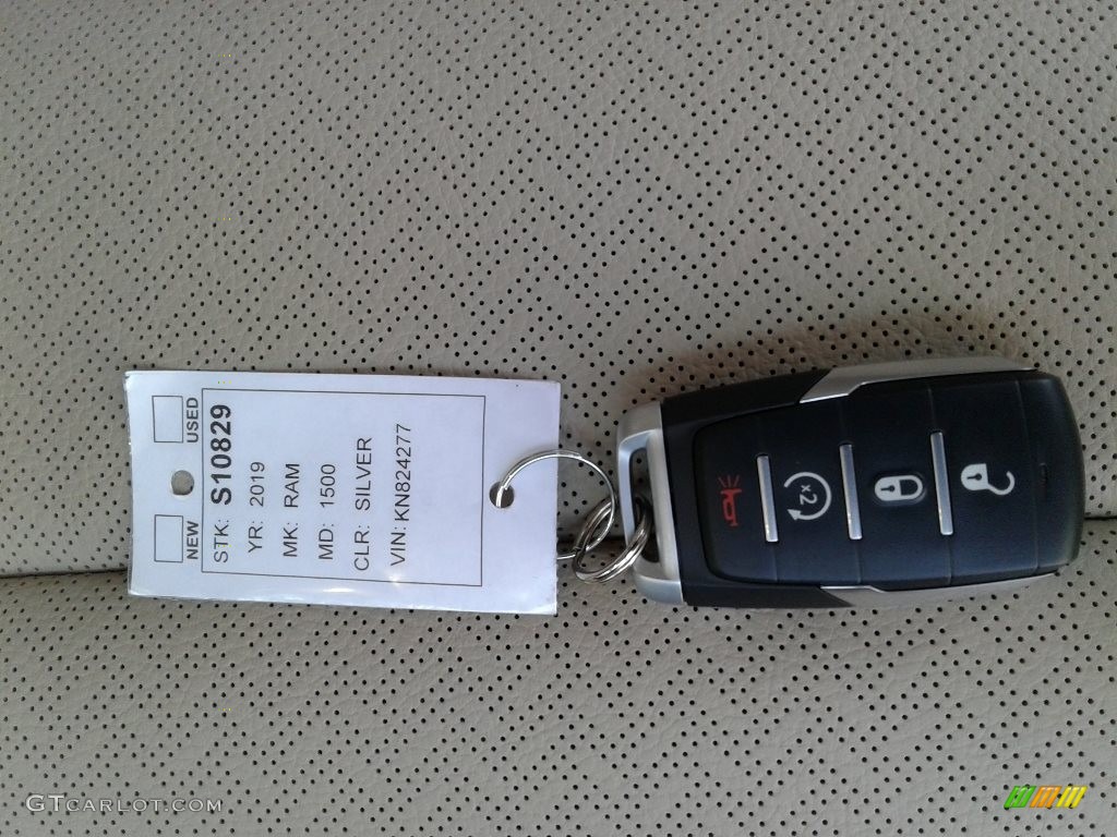 2019 Ram 1500 Laramie Crew Cab 4x4 Keys Photos