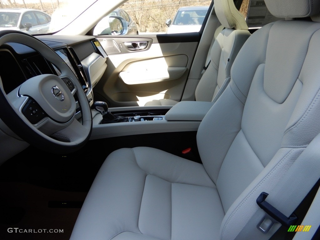 2019 Volvo XC60 T6 AWD Momentum Front Seat Photo #132717370