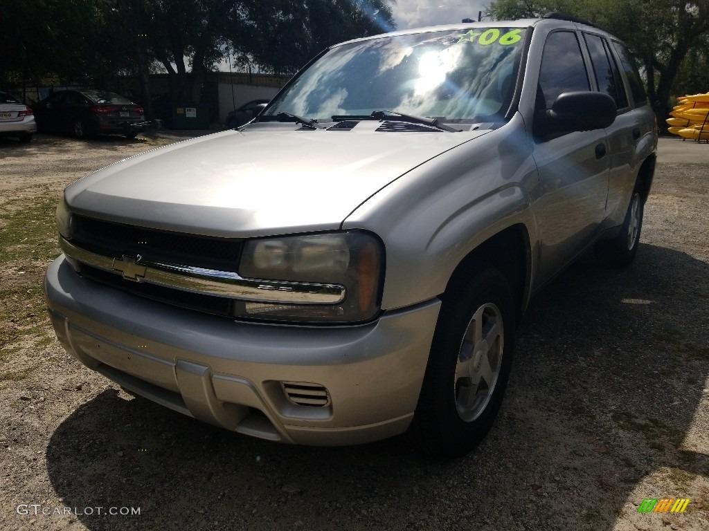 2004 TrailBlazer LS - Dark Gray Metallic / Medium Pewter photo #7