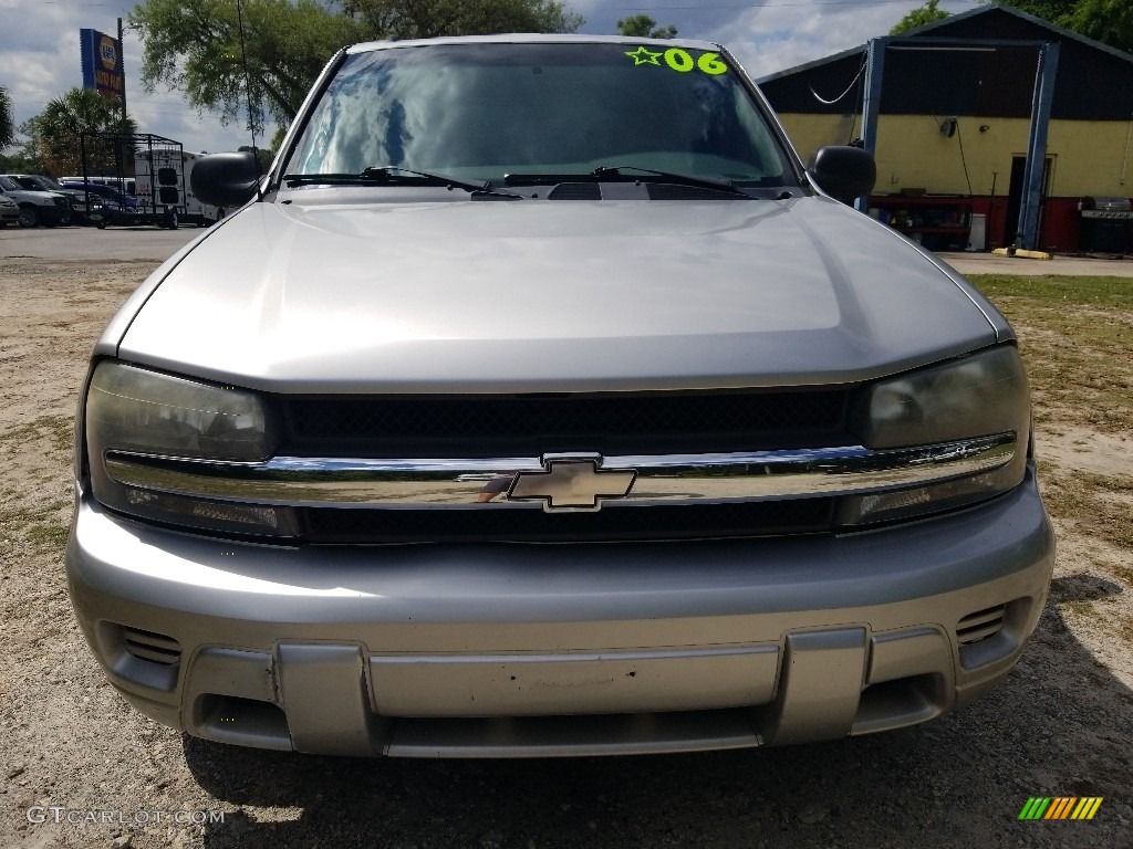 2004 TrailBlazer LS - Dark Gray Metallic / Medium Pewter photo #8