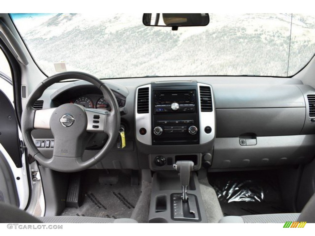 2009 Frontier SE Crew Cab 4x4 - Avalanche White / Steel photo #13
