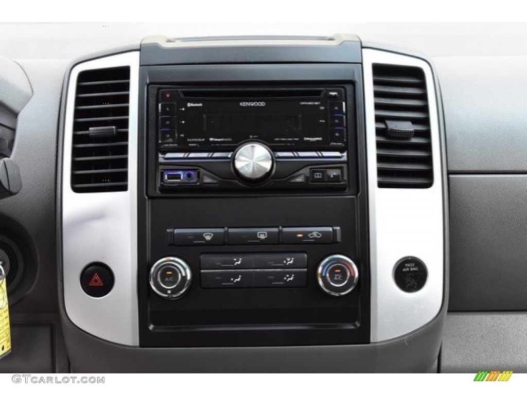 2009 Frontier SE Crew Cab 4x4 - Avalanche White / Steel photo #15