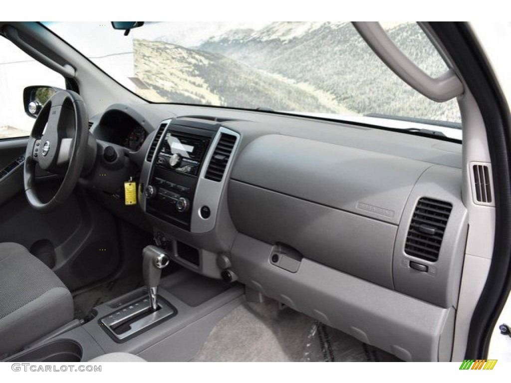 2009 Frontier SE Crew Cab 4x4 - Avalanche White / Steel photo #17