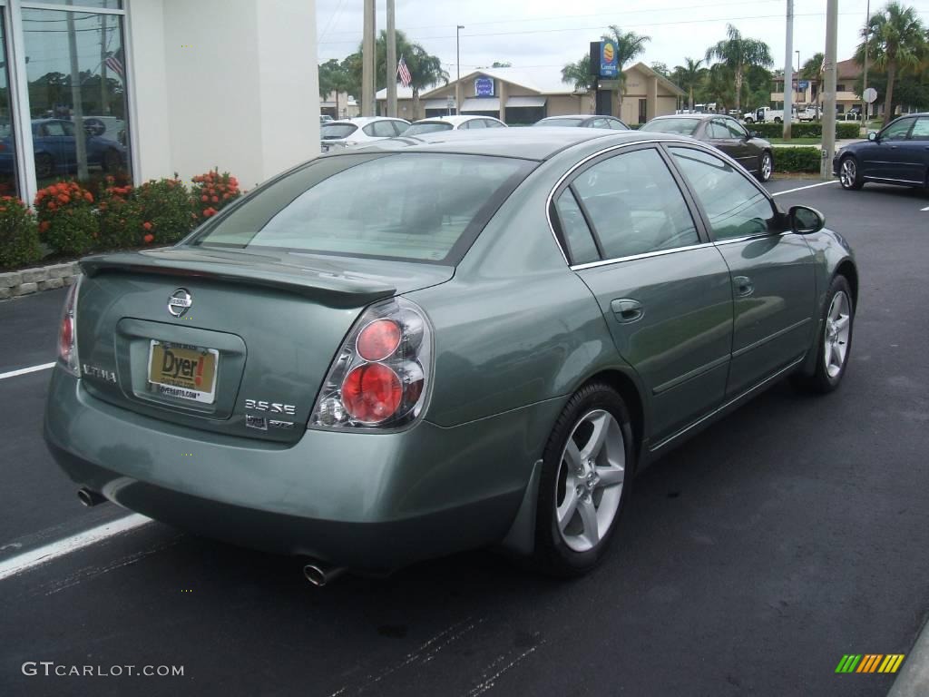 2005 Altima 3.5 SE - Mystic Emerald Green / Blond photo #5