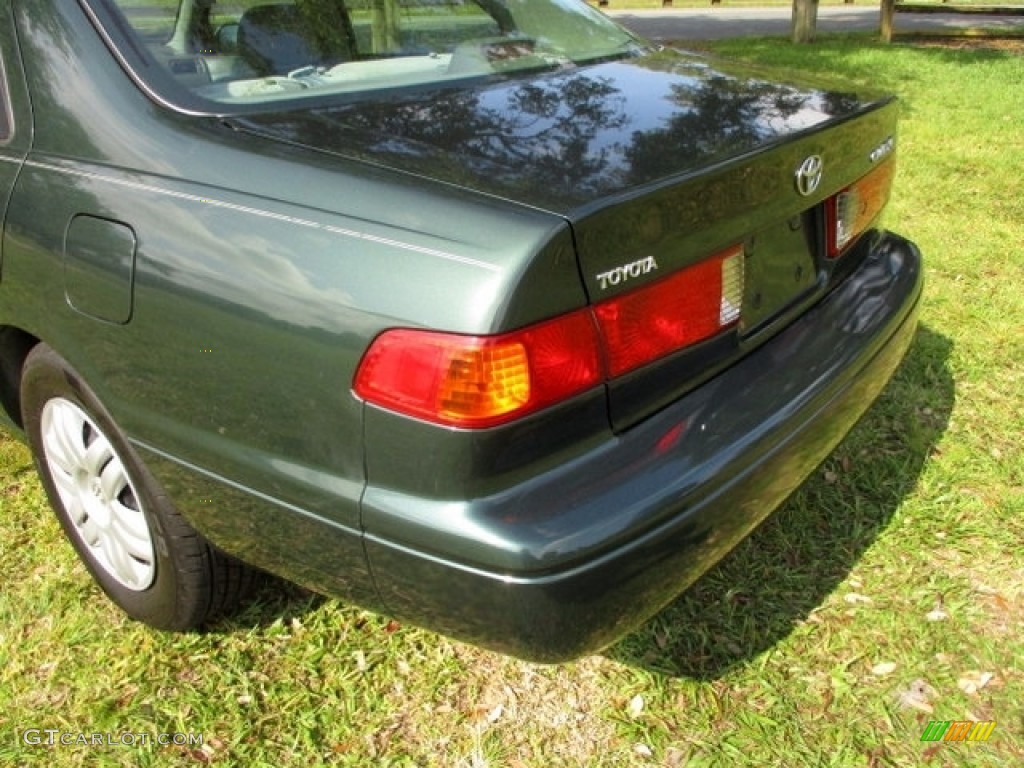 2001 Camry LE - Woodland Pearl / Oak photo #29