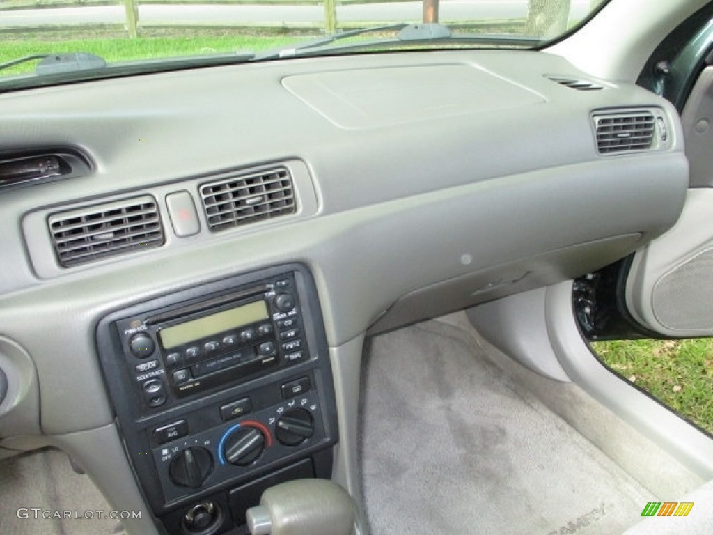 2001 Camry LE - Woodland Pearl / Oak photo #43
