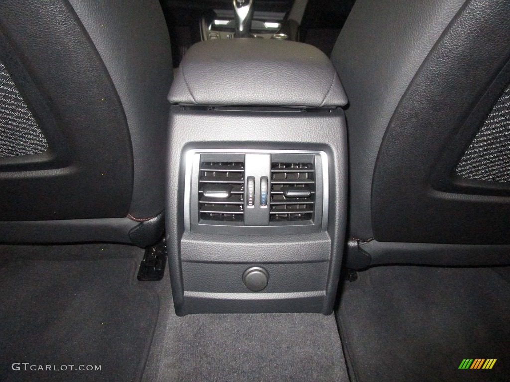 2018 3 Series 330i xDrive Sedan - Glacier Silver Metallic / Black photo #17