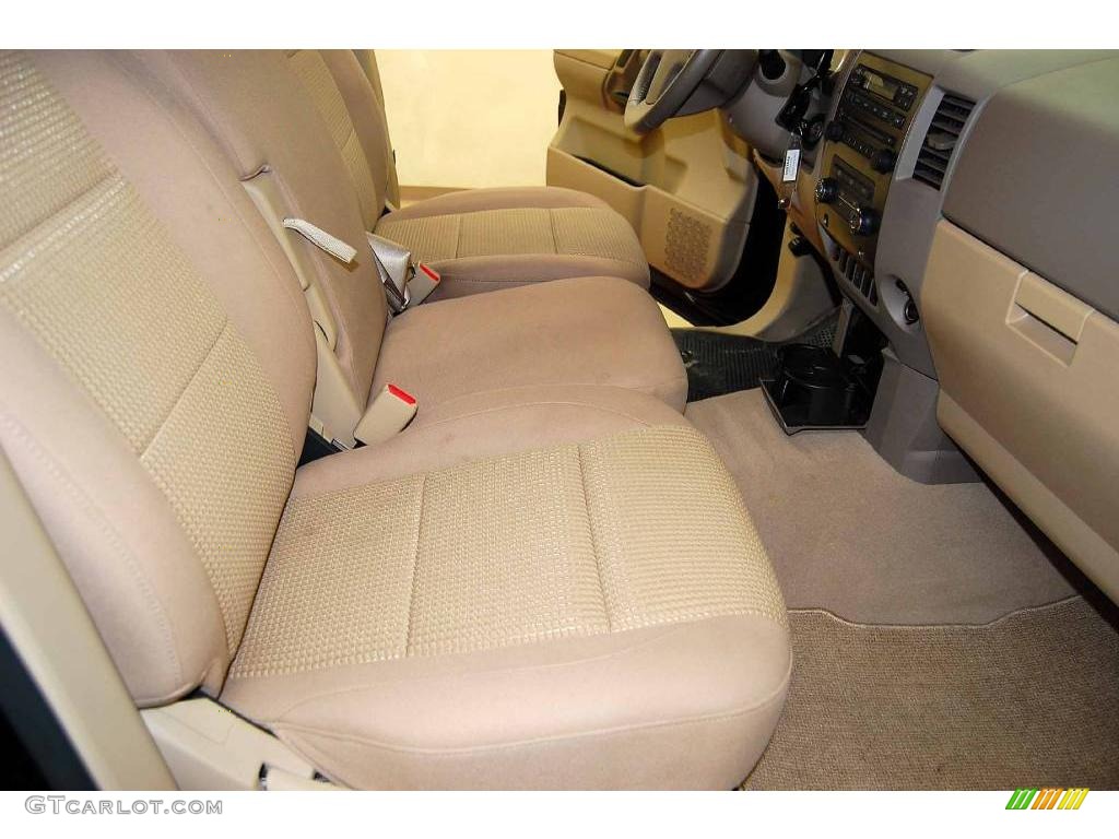 2008 Titan SE Crew Cab - Galaxy Black / Almond photo #23