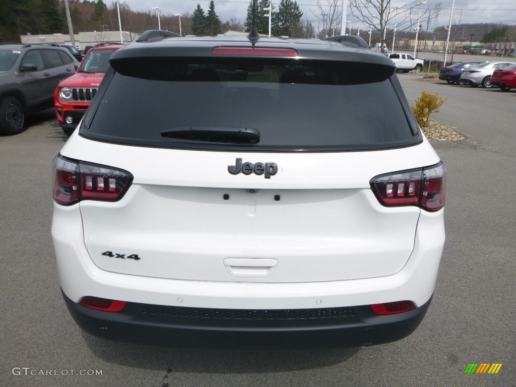 2019 Compass Latitude 4x4 - White / Black photo #4