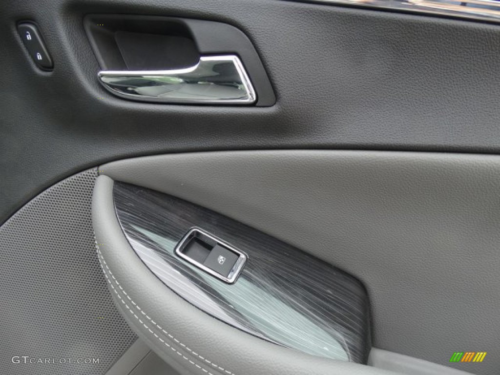 2019 Impala Premier - Silver Ice Metallic / Jet Black/­Dark Titanium photo #28