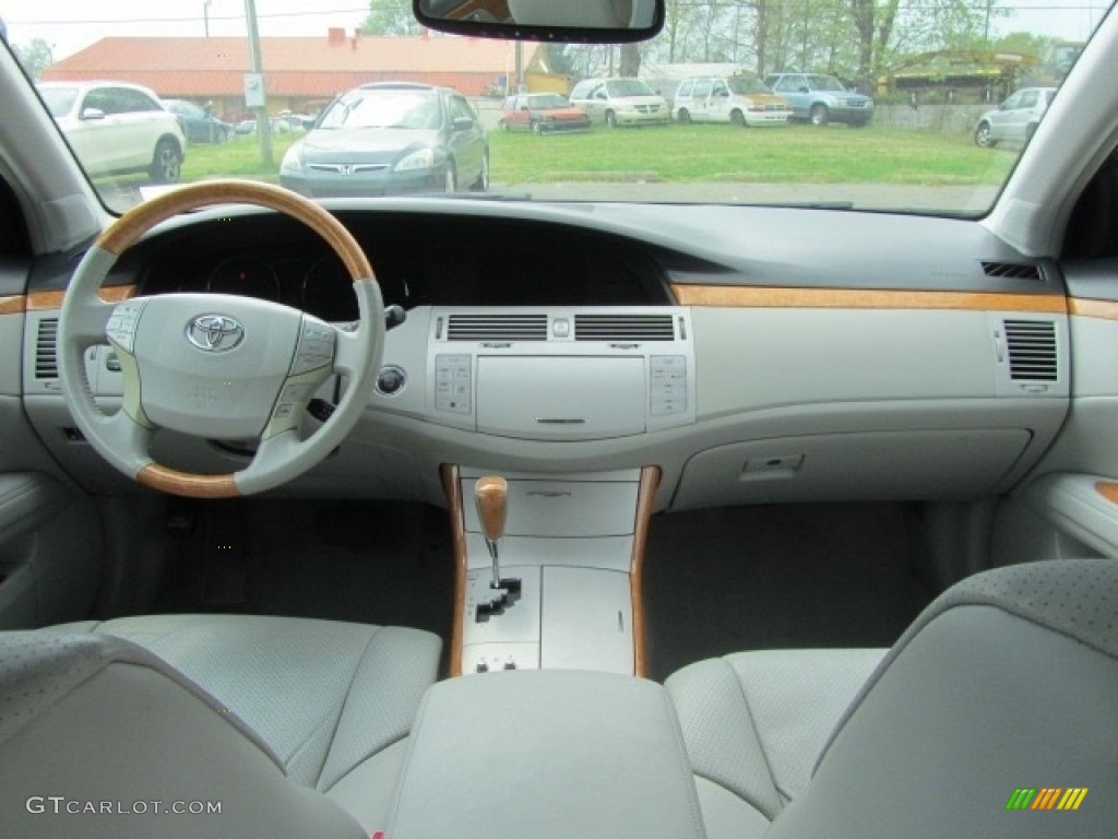 2005 Avalon Limited - Titanium Metallic / Light Gray photo #13