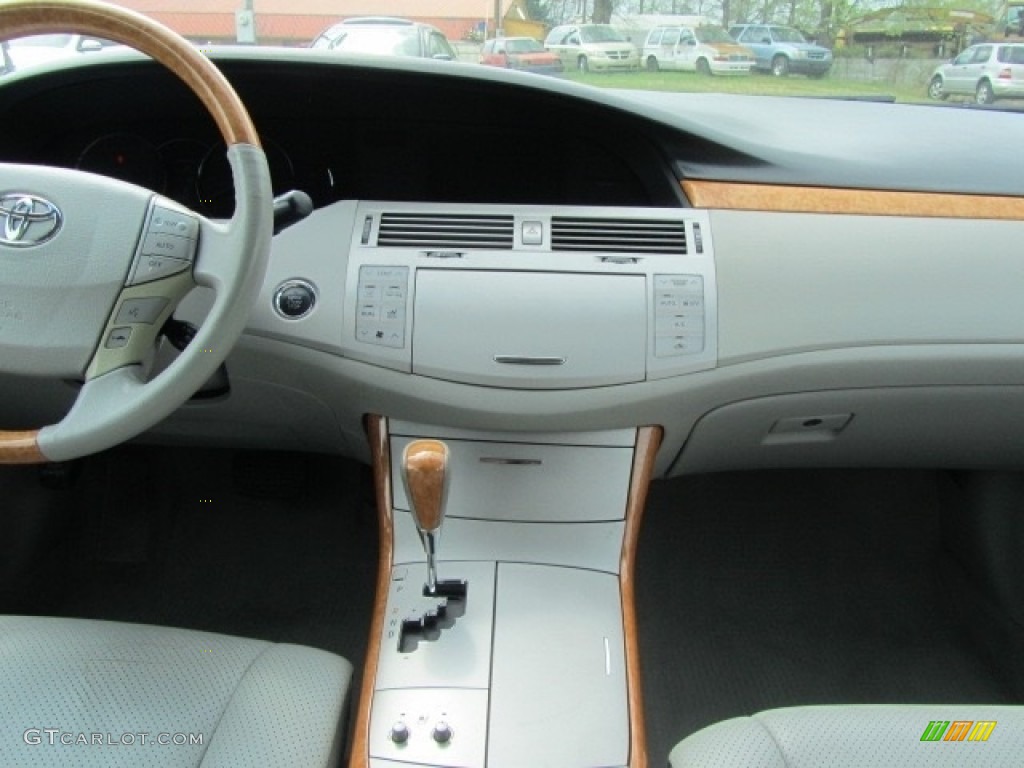 2005 Avalon Limited - Titanium Metallic / Light Gray photo #15