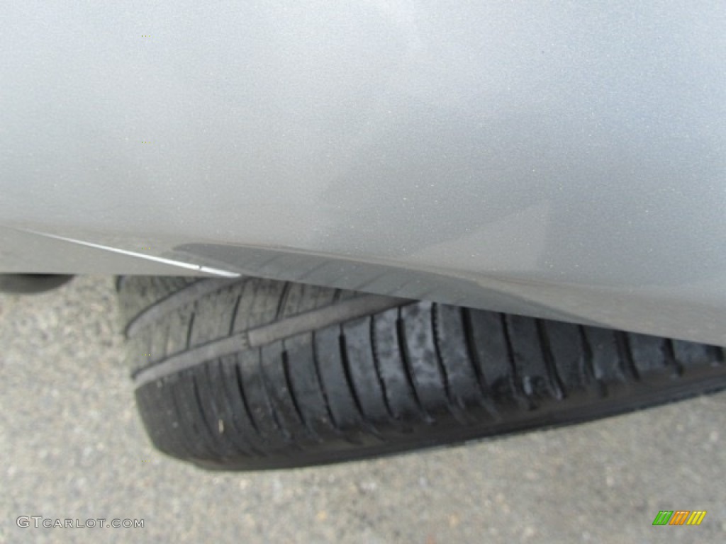 2005 Avalon Limited - Titanium Metallic / Light Gray photo #27