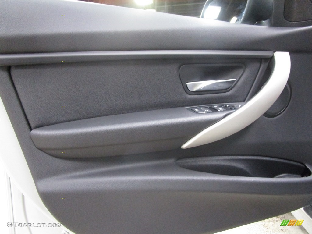 2018 3 Series 320i xDrive Sedan - Glacier Silver Metallic / Black photo #4