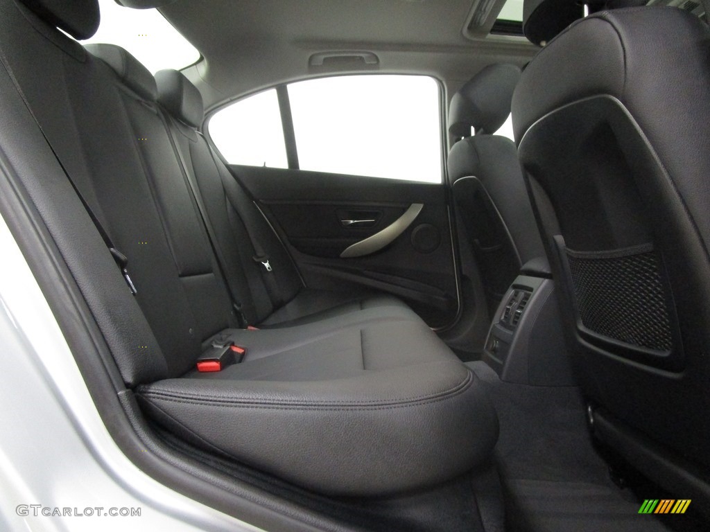 2018 3 Series 320i xDrive Sedan - Glacier Silver Metallic / Black photo #15