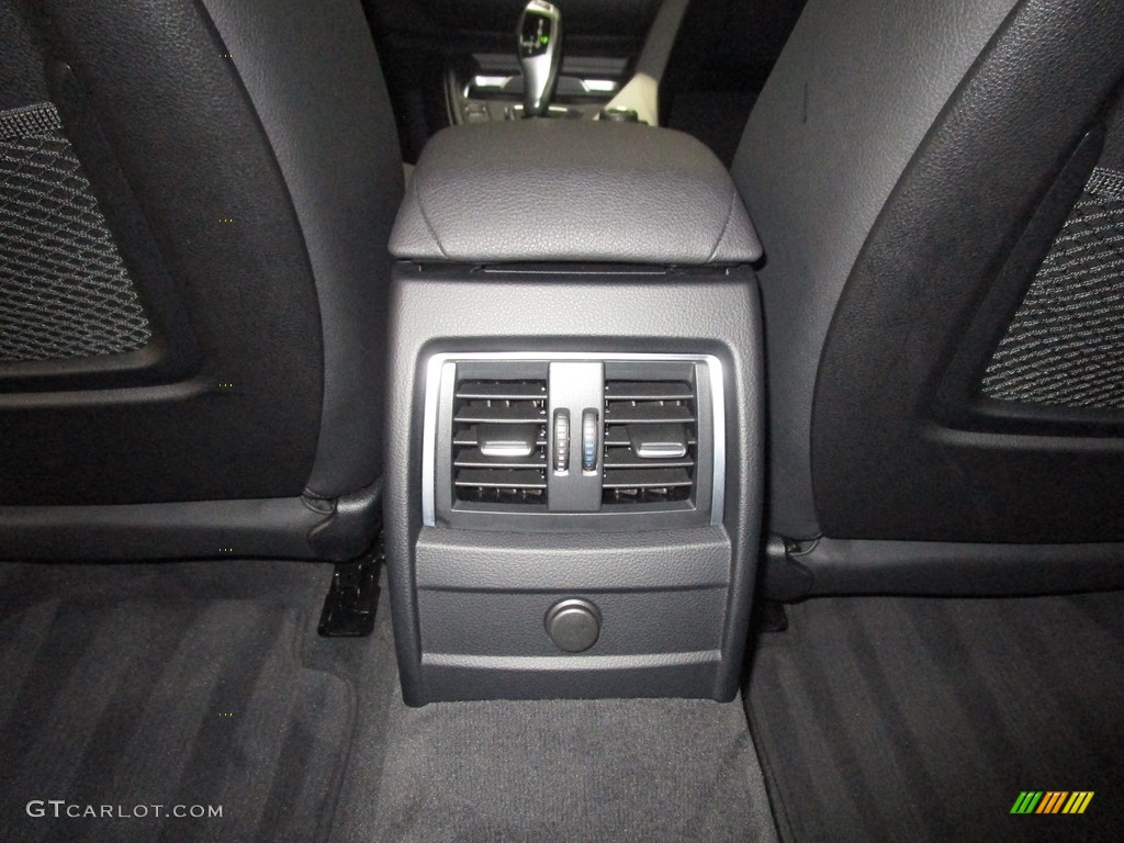 2018 3 Series 320i xDrive Sedan - Glacier Silver Metallic / Black photo #16