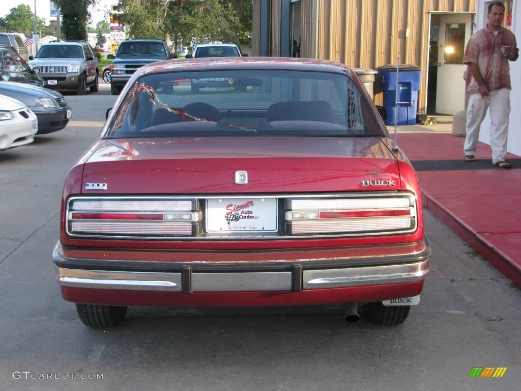1992 Regal Limited Coupe - Medium Garnet Red Metallic / Red photo #3