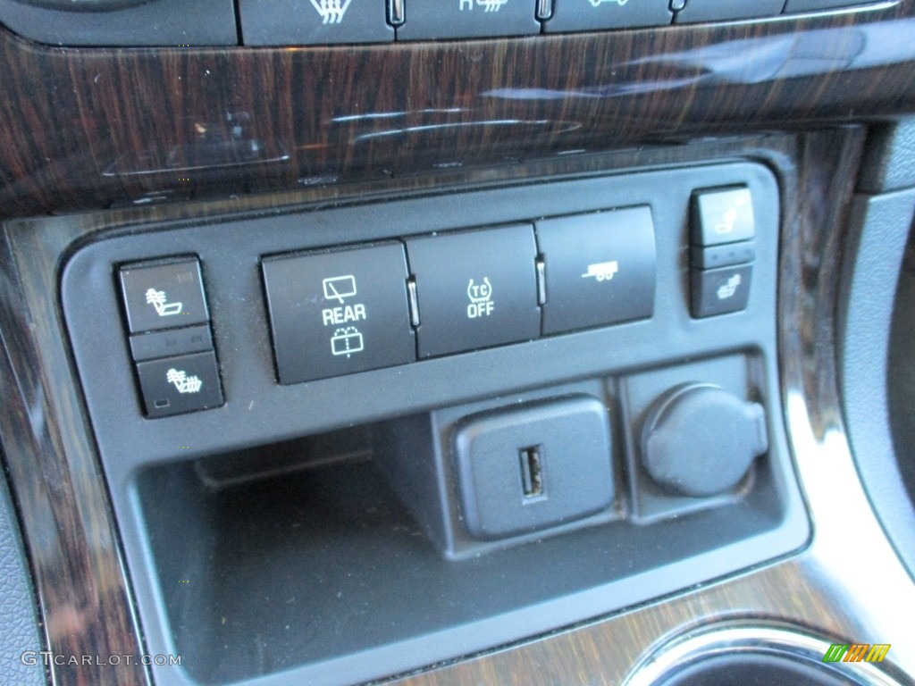 2016 Traverse LT AWD - Summit White / Ebony photo #29