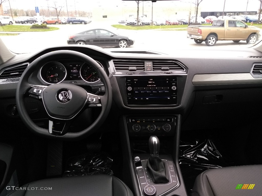 2019 Volkswagen Tiguan SE 4MOTION Titan Black Dashboard Photo #132802553