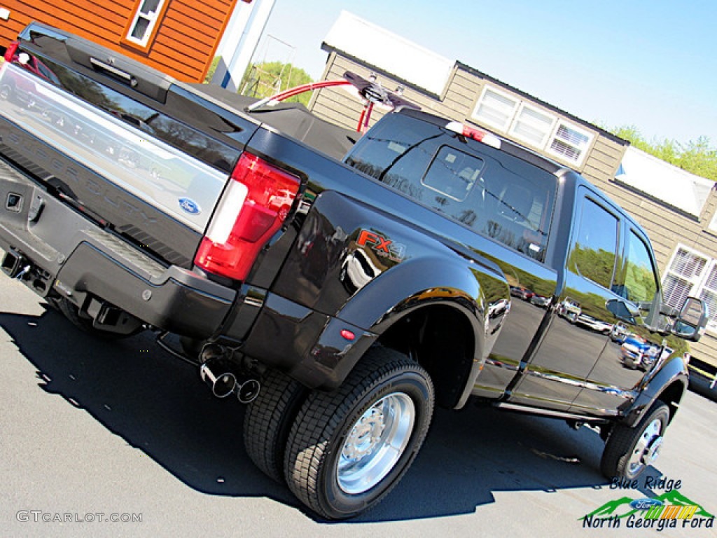 2019 F450 Super Duty Platinum Crew Cab 4x4 - Agate Black / Black photo #39