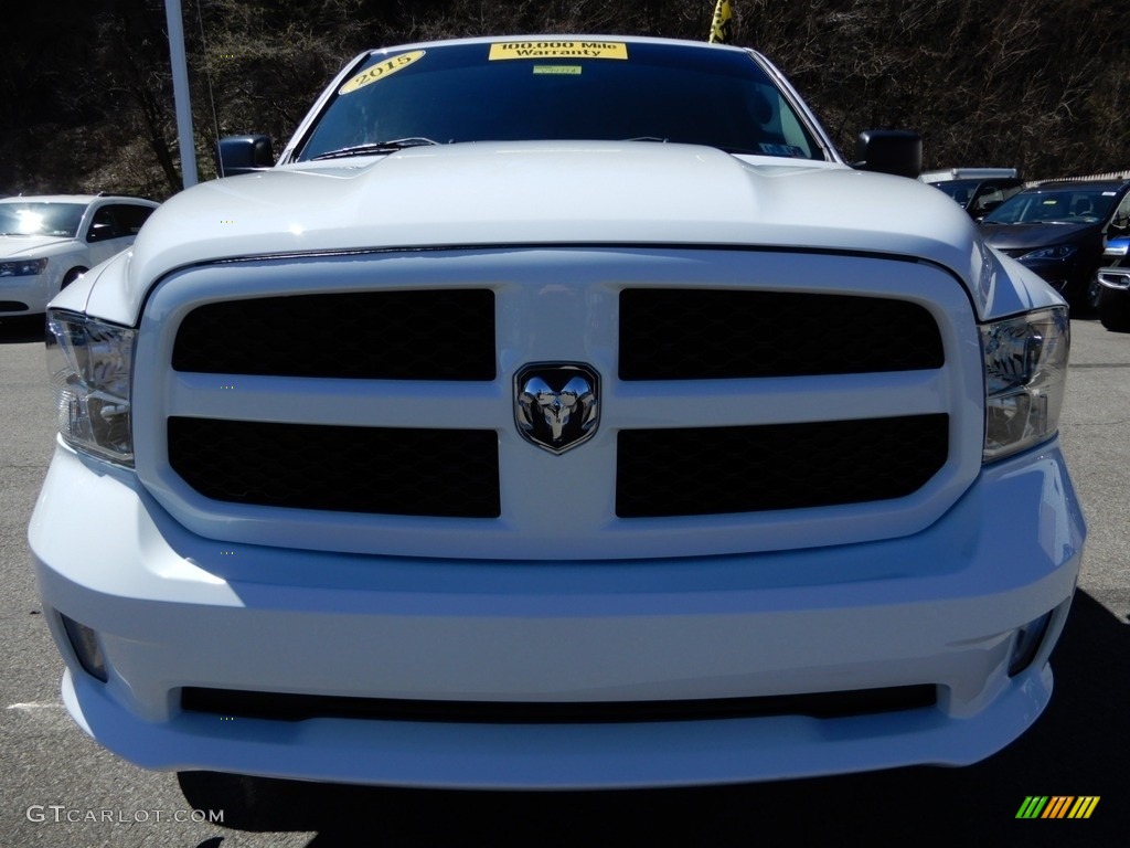 2015 1500 Express Quad Cab 4x4 - Bright White / Black/Diesel Gray photo #9