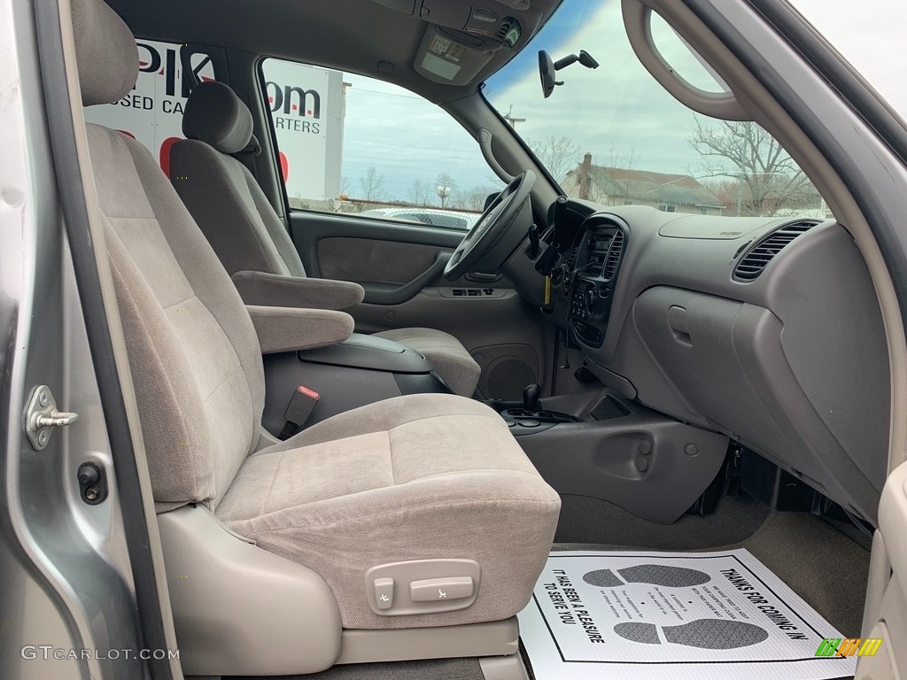 2004 Sequoia SR5 4x4 - Silver Sky Metallic / Oak photo #12