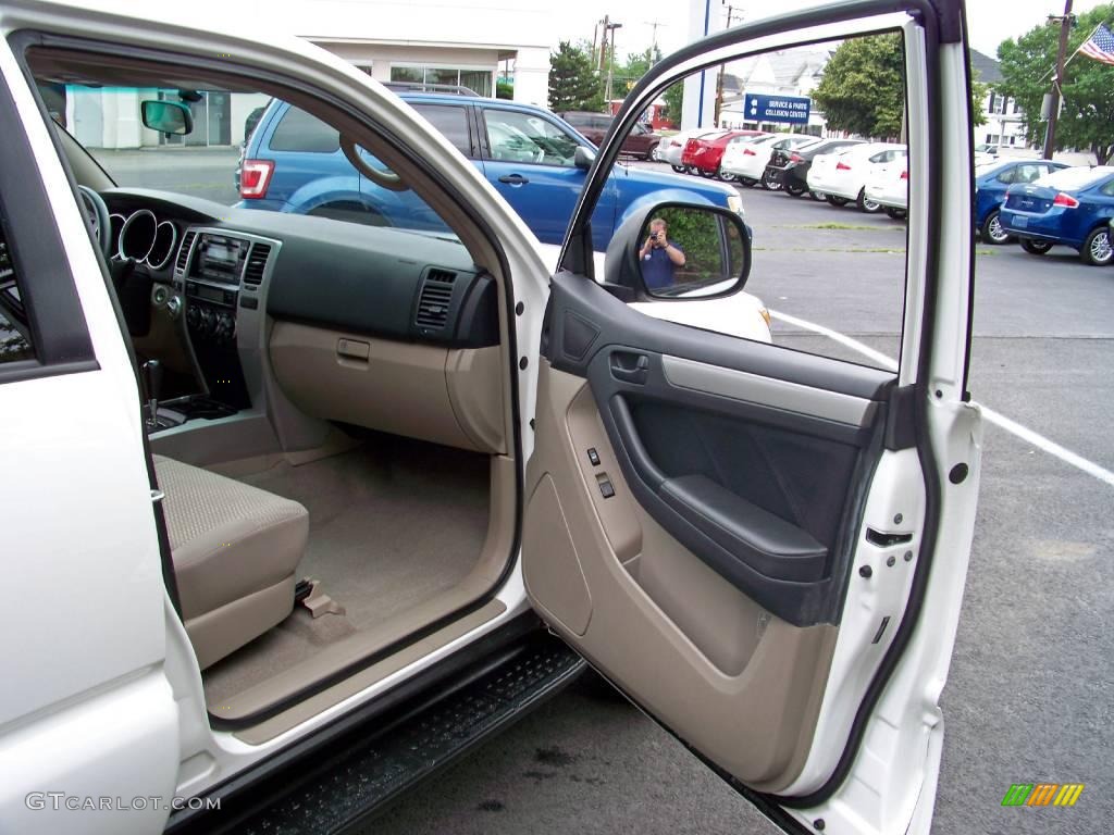 2006 4Runner SR5 4x4 - Natural White / Taupe photo #19