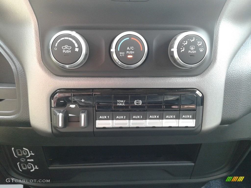 2019 Ram 4500 SLT Crew Cab 4x4 Chassis Controls Photo #132822546