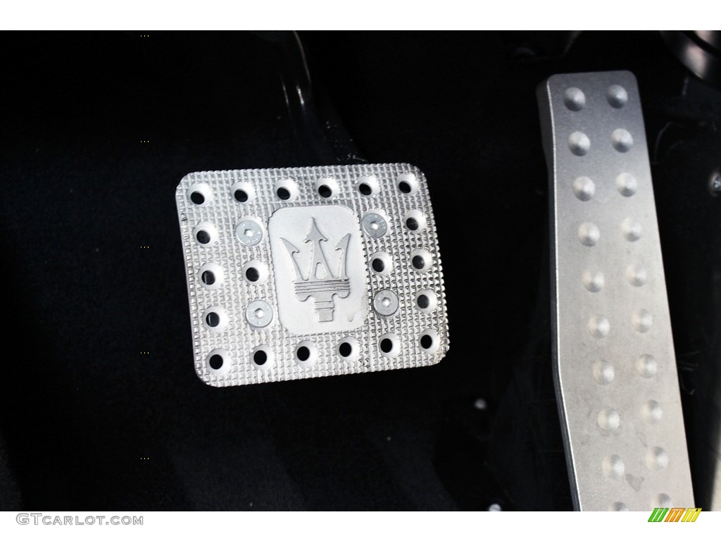 2015 Maserati GranTurismo Sport Coupe Controls Photos
