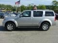 Silver Lightning Metallic - Pathfinder LE 4x4 Photo No. 2