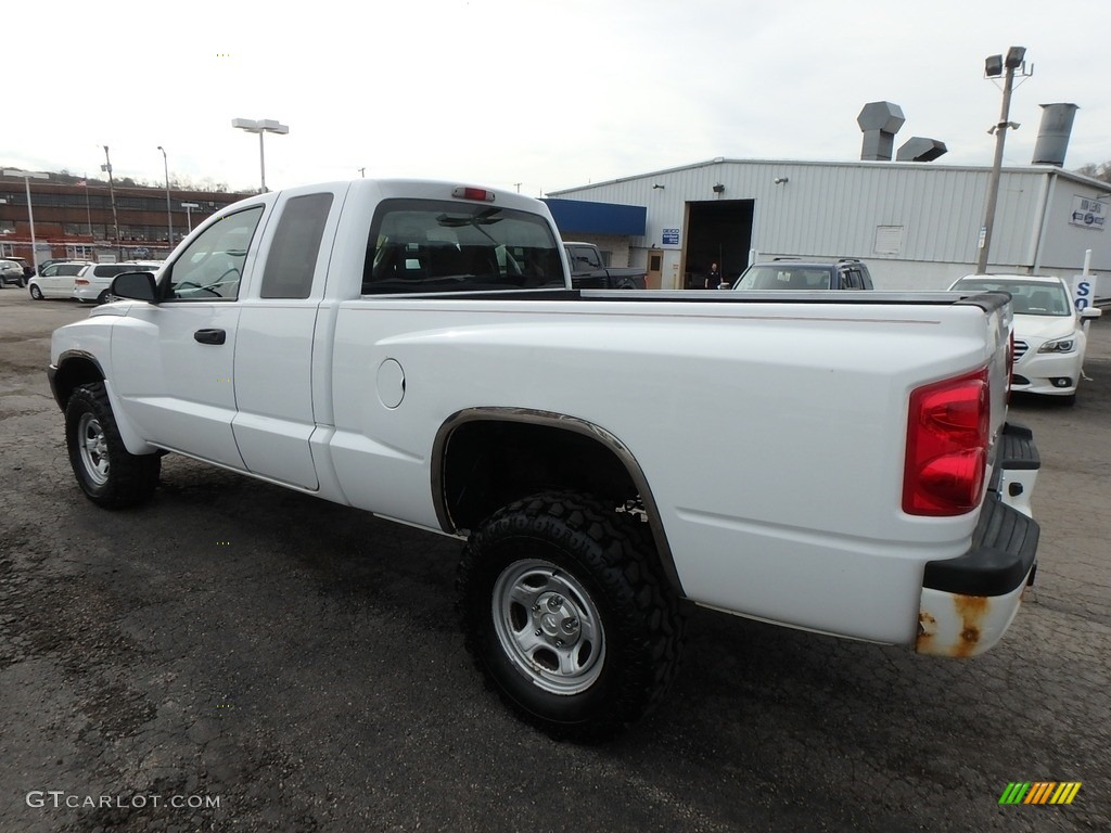 2005 Dakota ST Club Cab 4x4 - Bright White / Medium Slate Gray photo #4