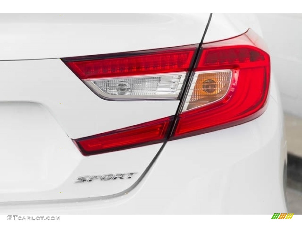 2019 Honda Accord Sport Sedan Marks and Logos Photos