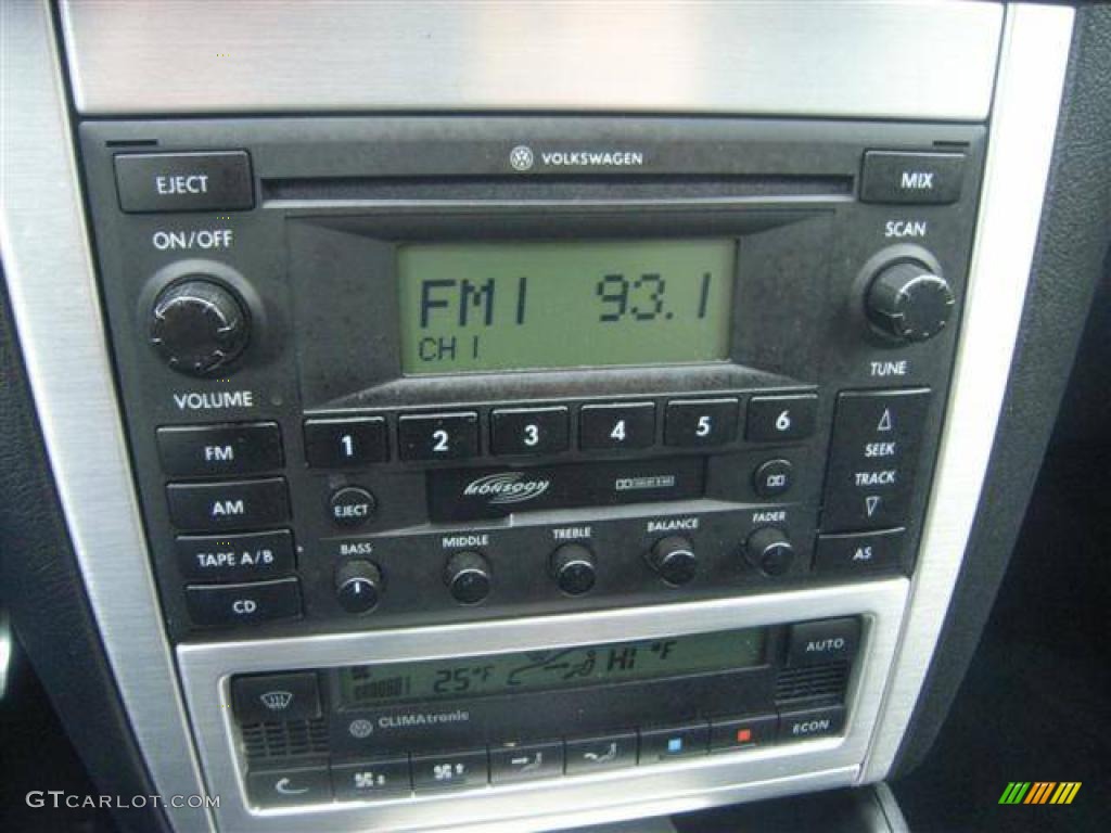 2004 R32  - Reflex Silver Metallic / Black Leather photo #11