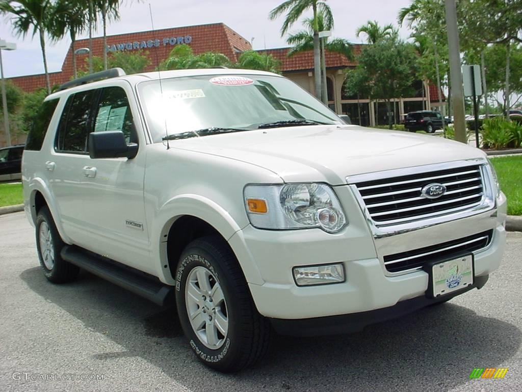 2008 Explorer XLT - Oxford White / Camel photo #1