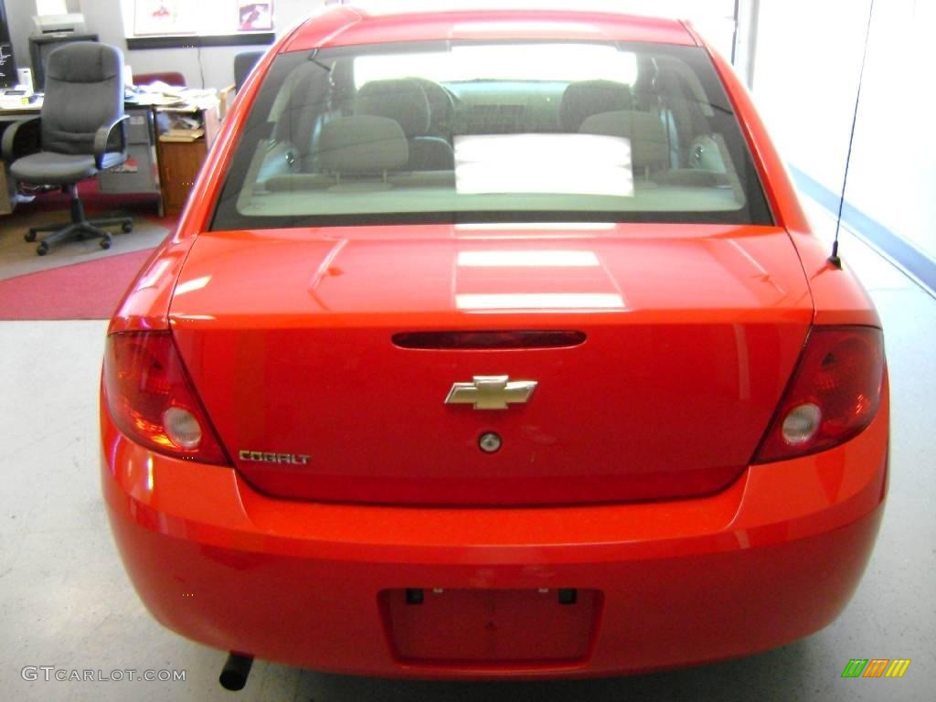 2005 Cobalt Sedan - Victory Red / Gray photo #4