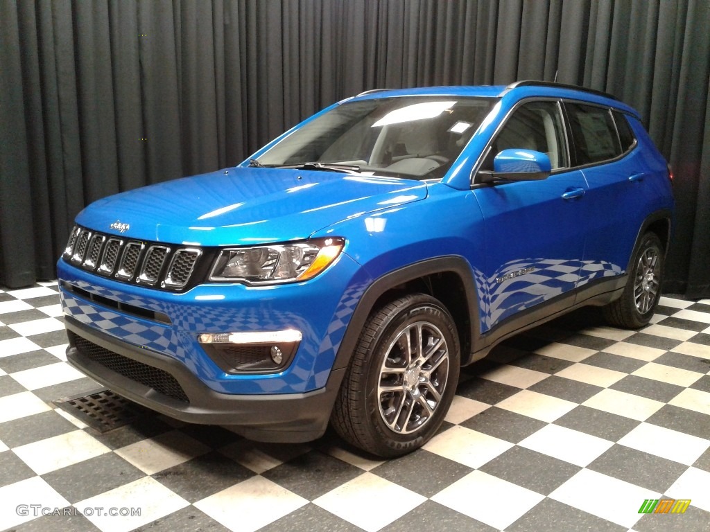 2019 Compass Latitude - Laser Blue Pearl / Black/Ski Gray photo #2